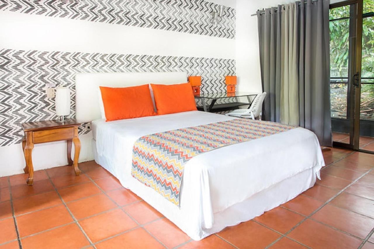 Tico Tico - Adult Only Manuel Antonio
